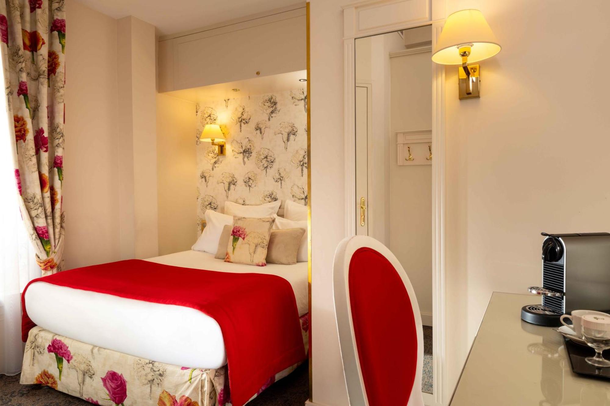Queen Mary Opera Hotel 4*