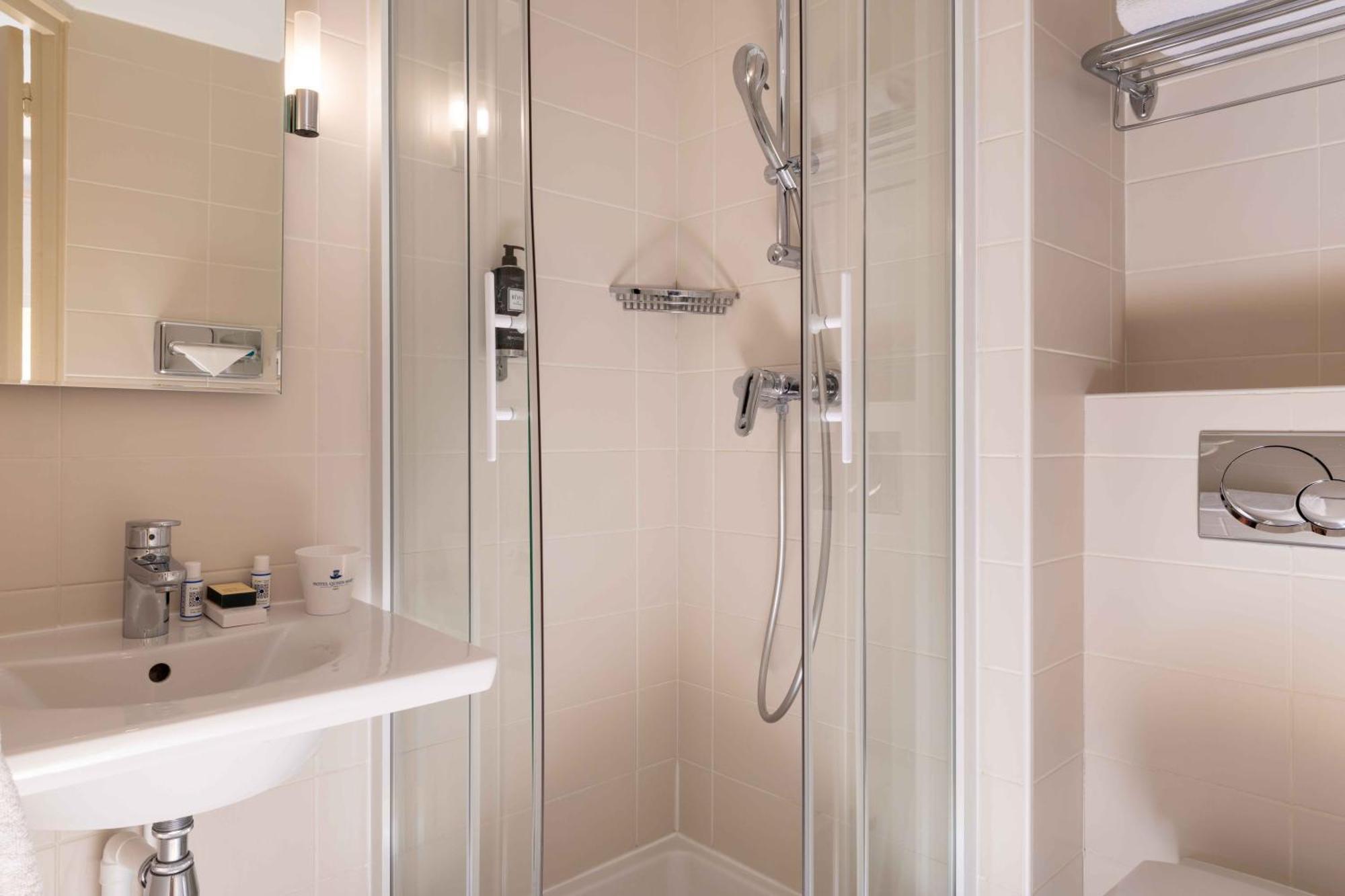 Hotel Queen Mary Opera 4*