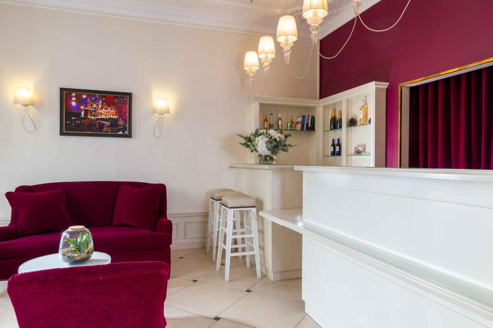 Hotel Queen Mary Opera 4*