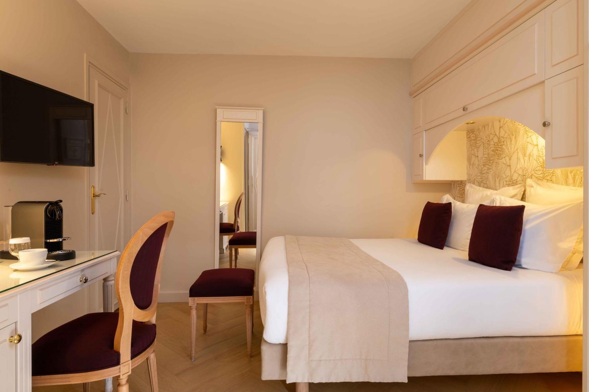 Hotel Queen Mary Opera 4*