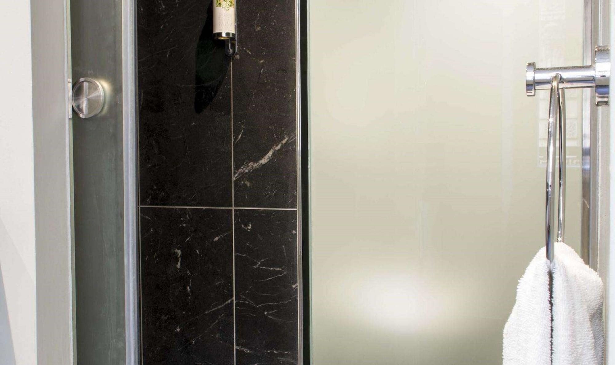 Hotel Queen Mary Opera